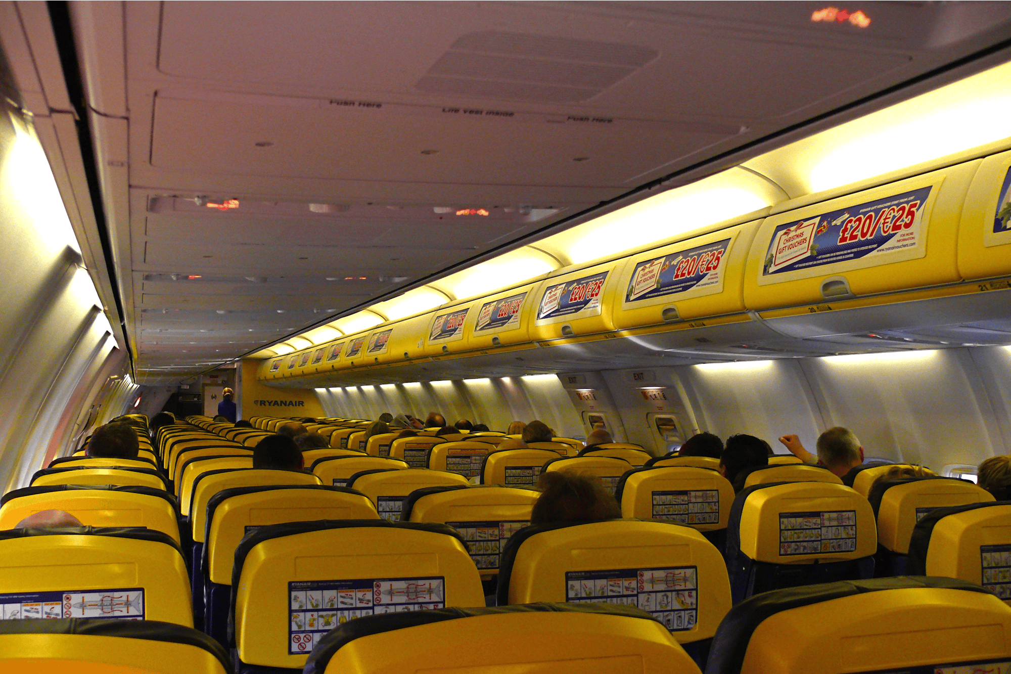 Ryanair_B737-800_Cabin