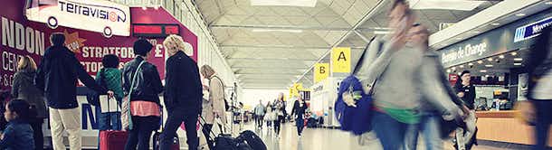 Cómo llegar al centro de Londres desde el aeropuerto de Stansted con Terravision 2 londres stansted aeropuerto mostrador terravision