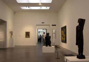 Interior de una sala de la Tate Modern de Londres