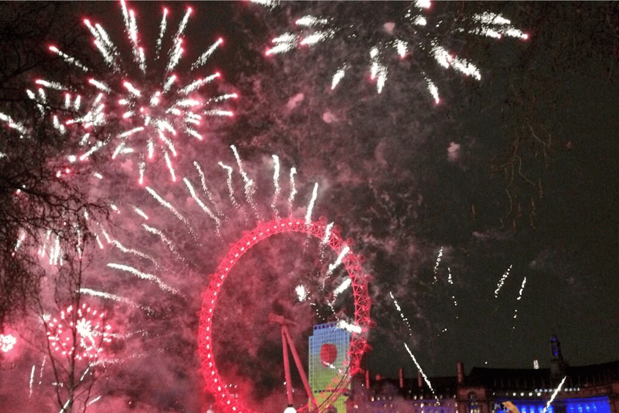 Londres, fuegos artificiales Año Nuevo sobre London Eye