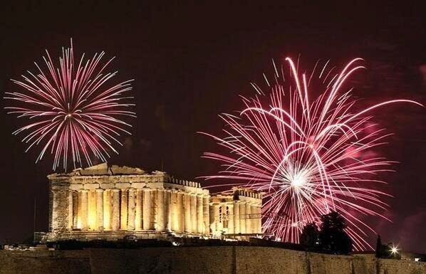 Nochevieja en Atenas, fuegos artificiales en el Partenón
