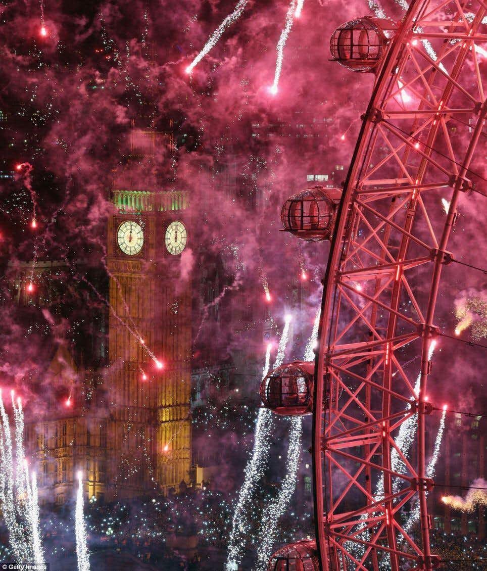 Big Ben y fuegos artificiales Fin de Año en Londres
