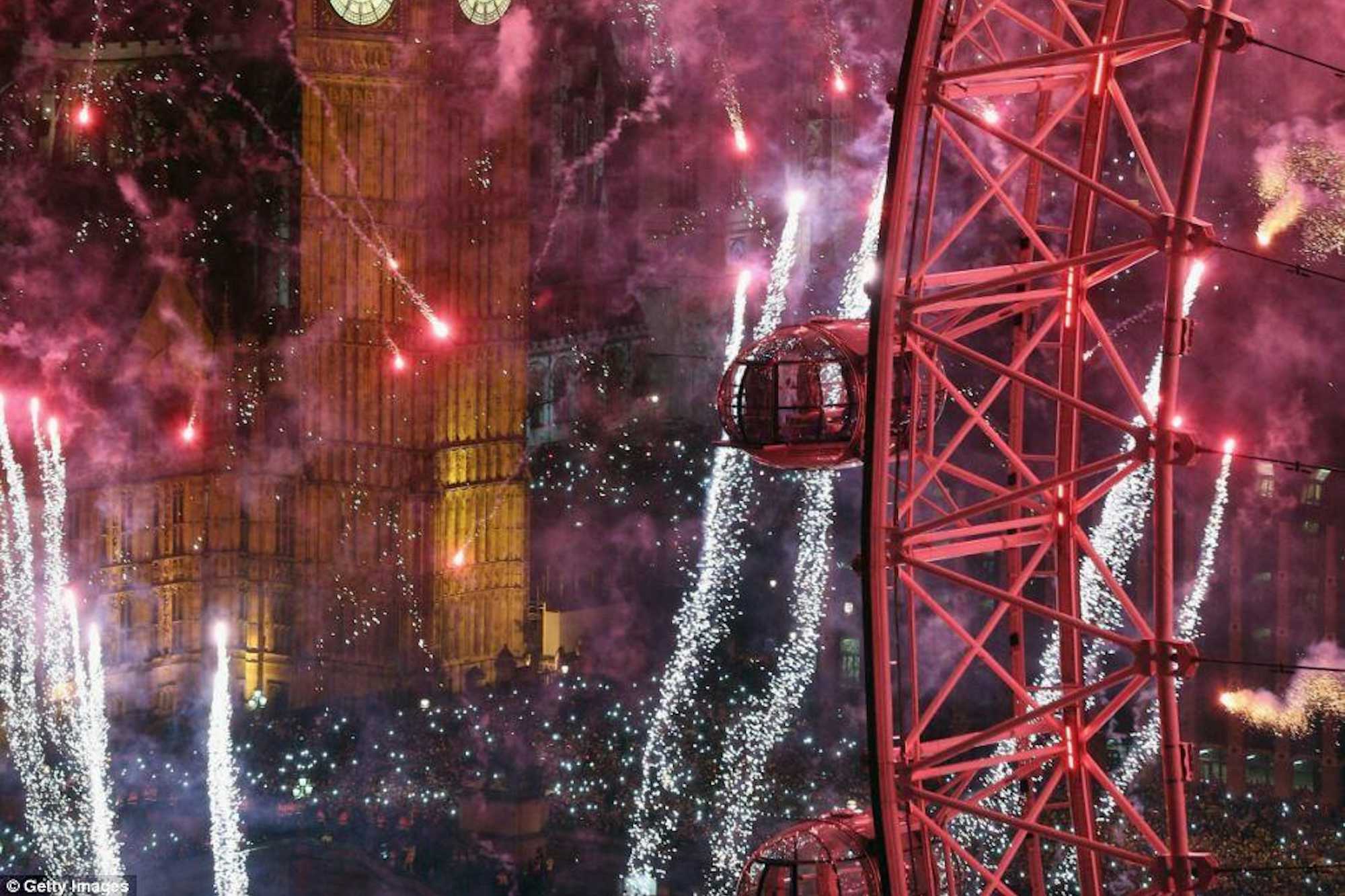 Big Ben y fuegos artificiales Fin de Año en Londres
