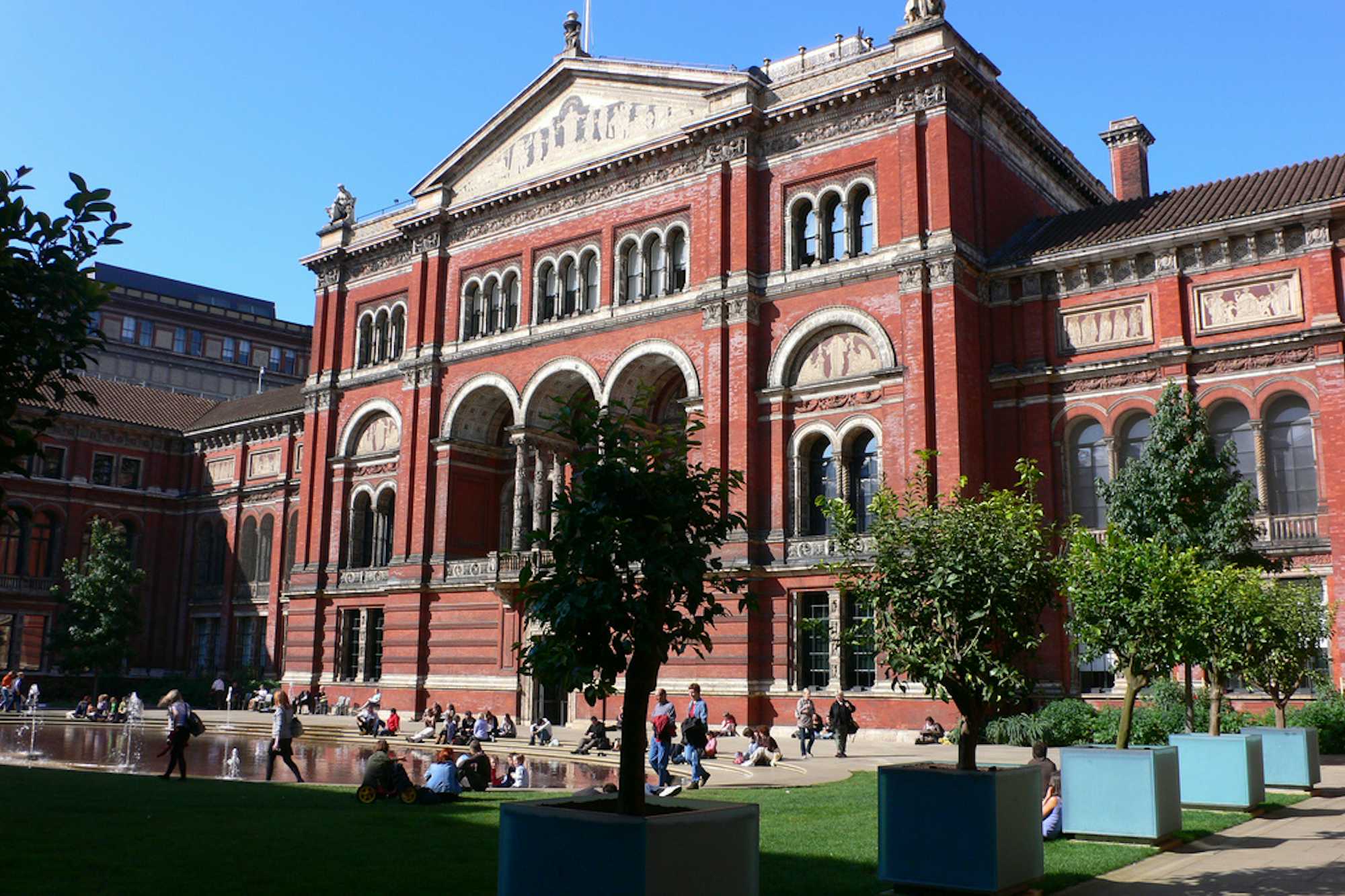 Jardines del Victoria and Albert Museum de Londres