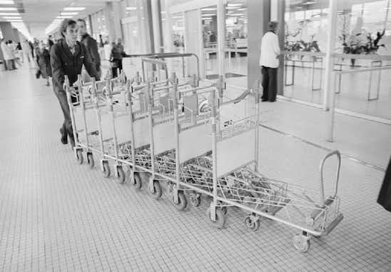 A un euro por carrito 11 Carritos portaequipajes para maletas