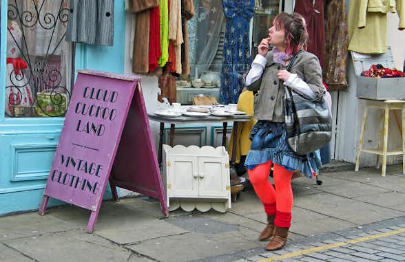 Ruta de los mercadillos 'vintage' de Londres 3 london camden passage feb 2009 i do love purple tights but