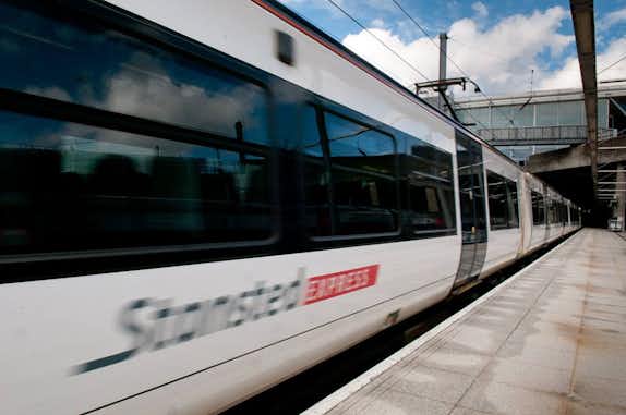 Stansted Express: ofertas por compra anticipada 5 stansted express transfers londres tuescapada.eu
