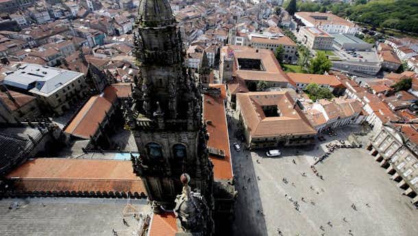 Visitar la torre norte de la Catedral de Santiago 6 torre sur catedral santiago y obradoiro desde la carraca tuescapada.eu