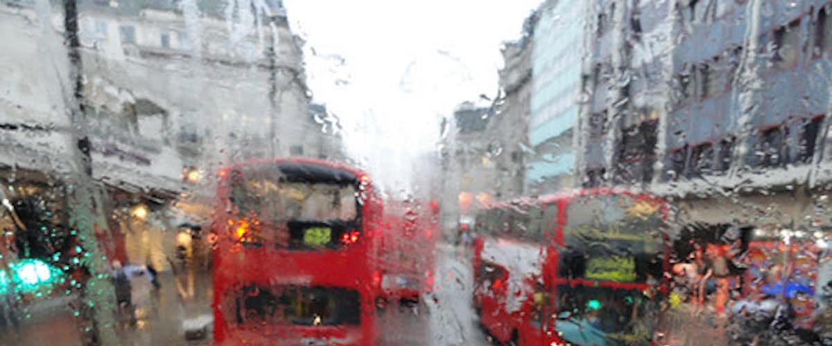 Invierno en Londres: subir a un autobus rojo de dos pisos y recorrer la ciudad cuando llueve