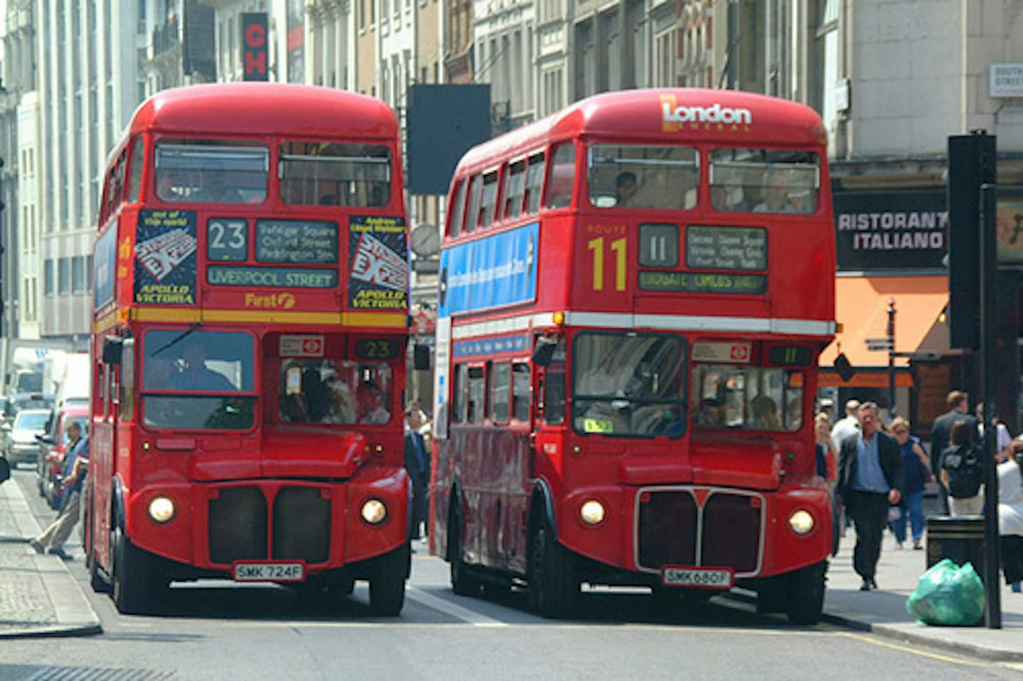69266030_013404532e_london-bus-double