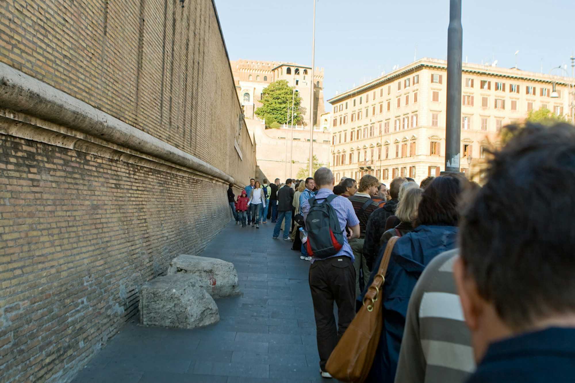 vatican-city-queue-1806990300-dab964de76-b-tuescapada.eu-