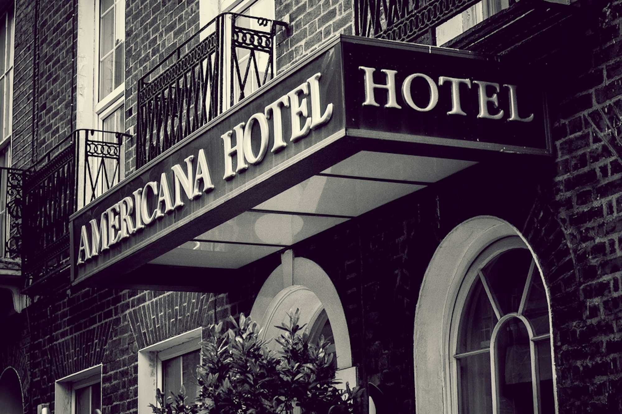 london-hotels-8478159210-1758504af4-b-tuescapada.eu-