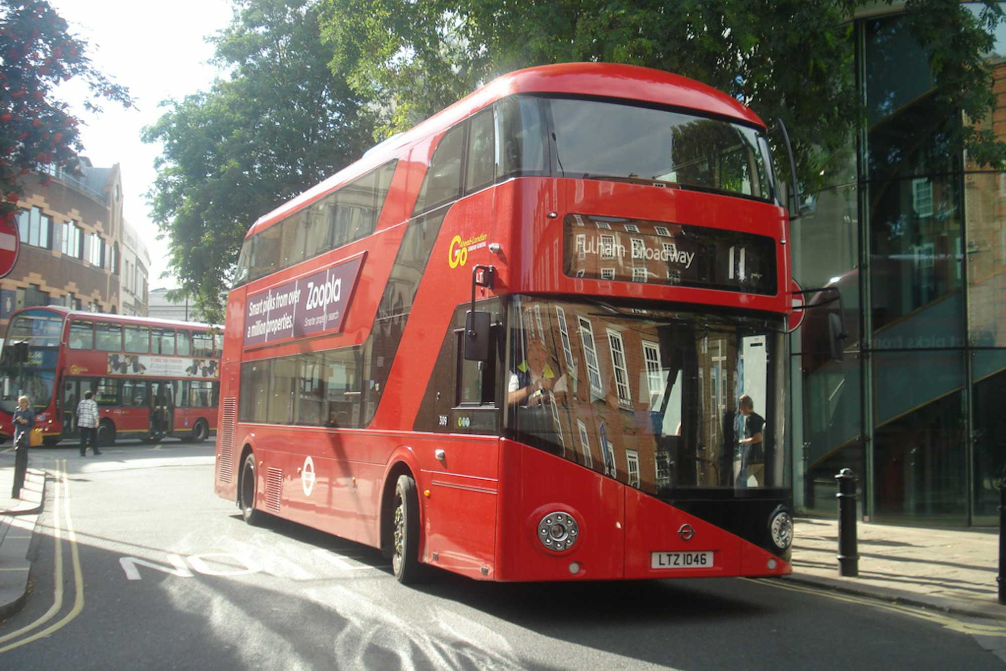 London-red-Bus-9952451216-14619d20a0-b-tuescapada.eu-
