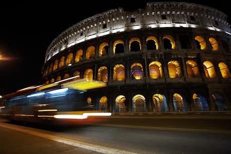 Cuánto cuestan las cosas en Roma: precios típicos y estimación de presupuesto diario 10 Roma Coliseo de noche tuescapada.eu