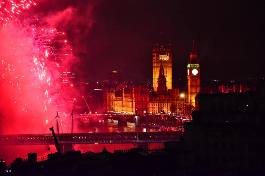 Noche de fuegos artificiales en Londres
