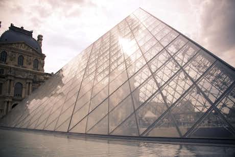 Descubre el Louvre gratis y otros 16 datos curiosos que seguro no conoces (infografía) 7 Pirámide del Louvre París, foto de Laura Sánchez
