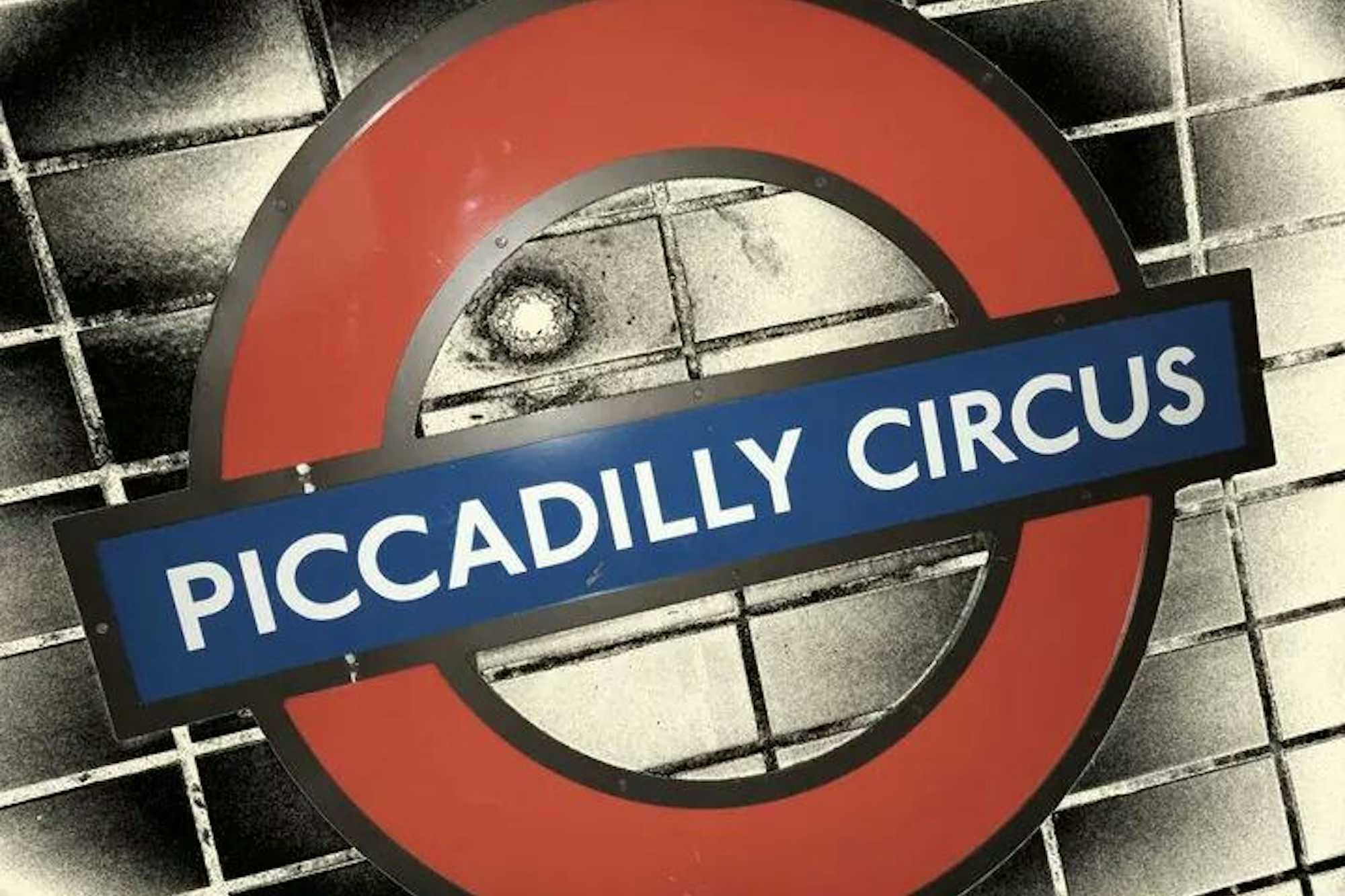 London-Underground-piccadilly_14773845100_a45bcbdce3_b_tuescapada.eu_