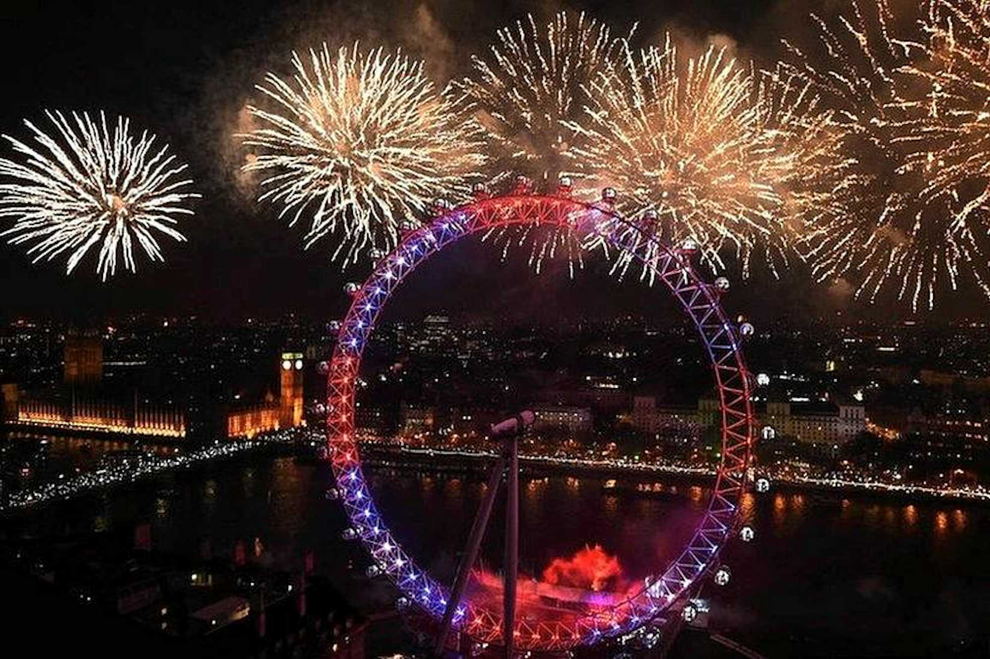fuegos fin de año londres tamesis tuescapada eu