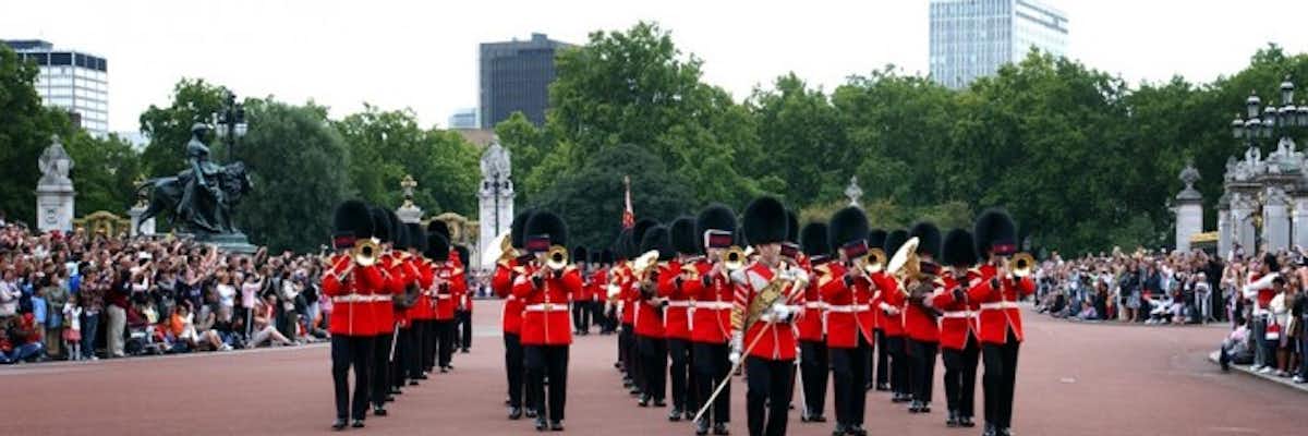 Londres en junio – Cambio guardia Londres Londres en junio – Cambio guardia Londres