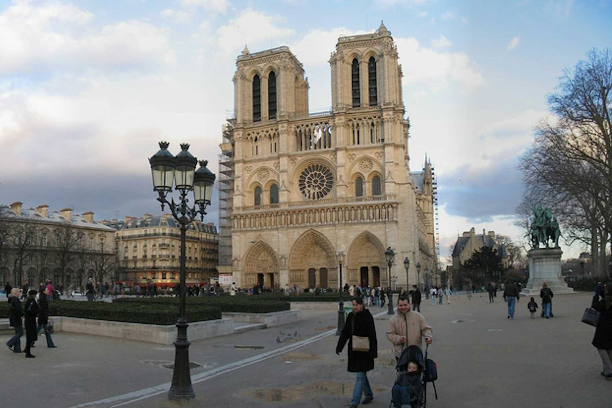 semana-santa-notre-Dame-paris_tuescapada-eu