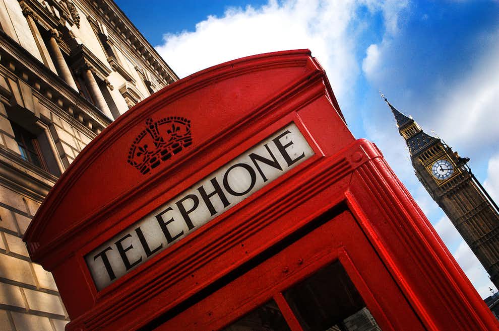 Típicas cabinas rojas de Londres cerca del Big Ben