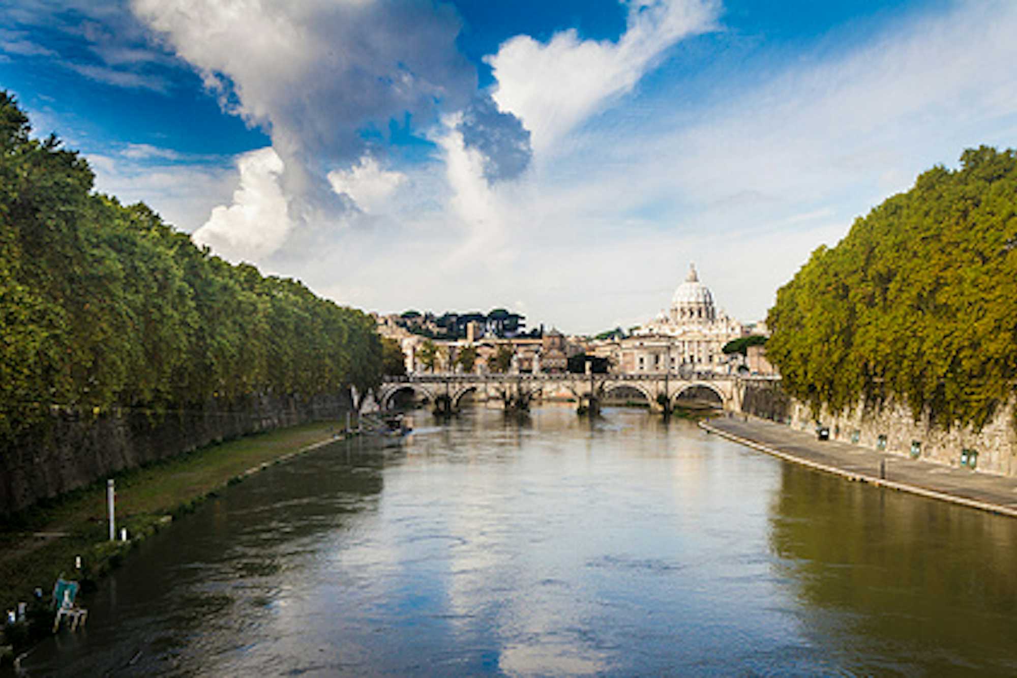 10299397286_2070dae6e5_verano-en-roma-vaticano-desde-el-rio