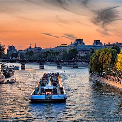 Navegando por el Sena en crucero descubierto Octubre en París: crucero por el sena Bateaux Mouches