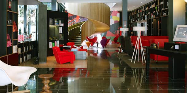 citizenM, hoteles de diseño en Londres 5 CitizenM Bankside Londres Recepcion