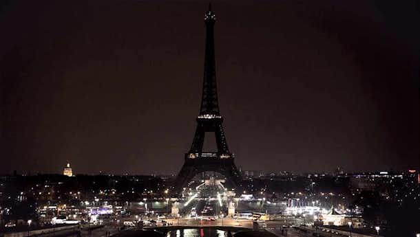 Torre Eiffel y Disney cerrados, consecuencias de los atentados de París 6 apagado de la torre eiffel de paris