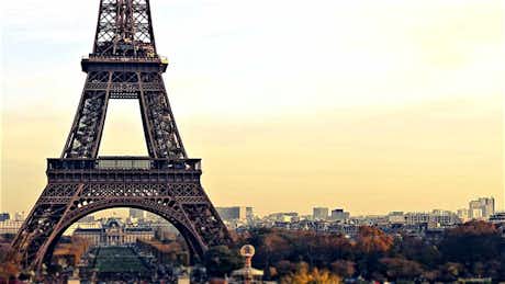Se puede viajar a París después de los atentados 7 torre eiffel paris al atardecer