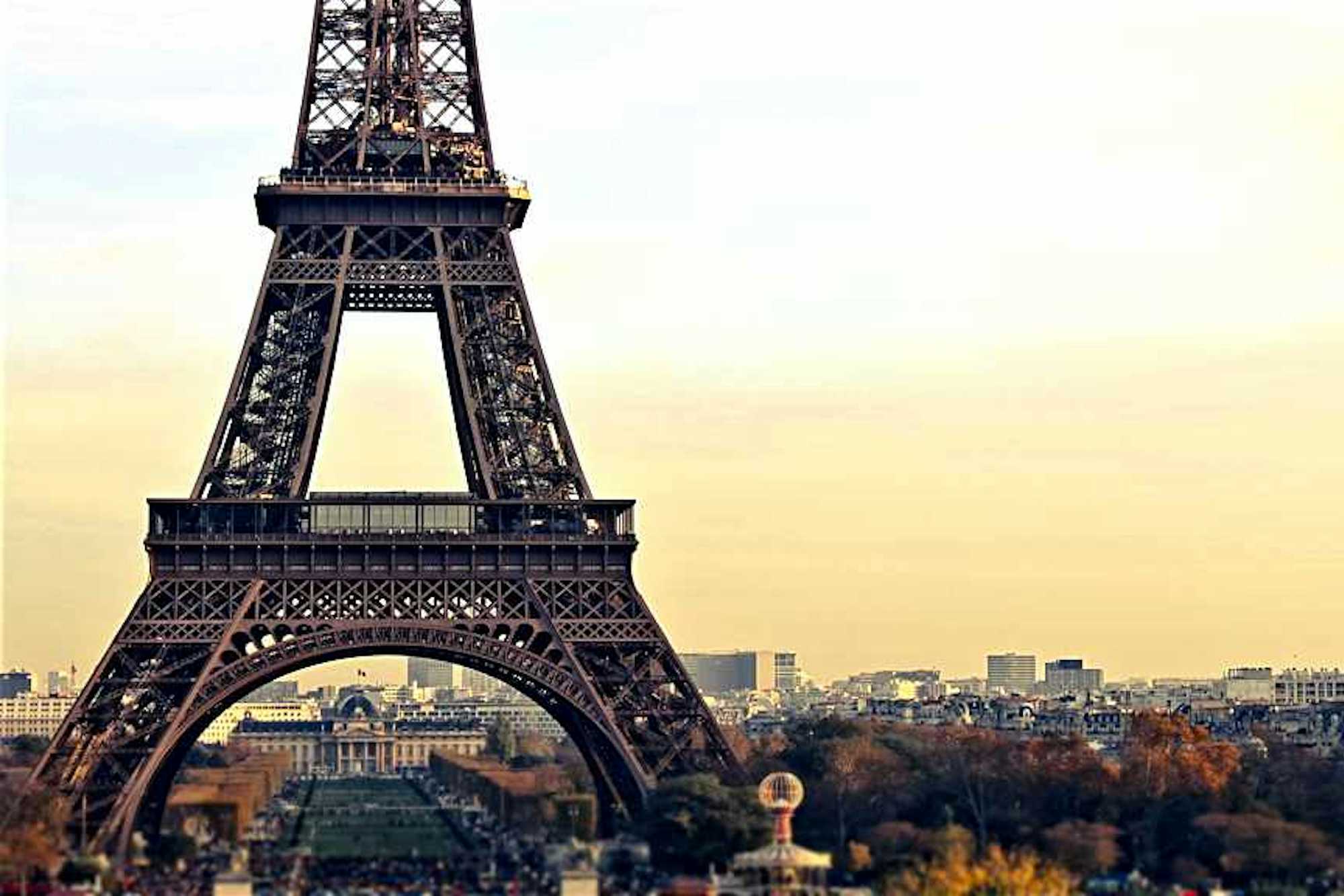 atardecer en paris torre eiffel