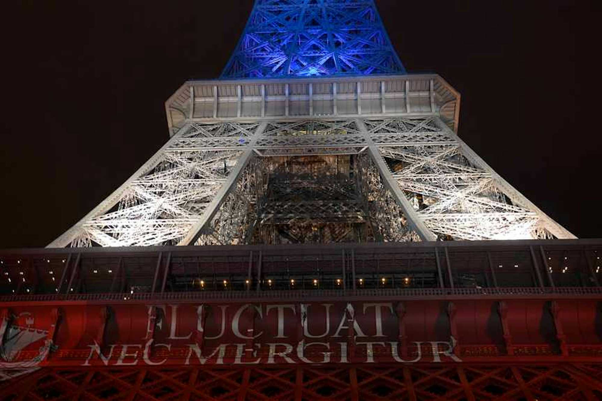 fluctuat nec mergitur torre eiffel paris