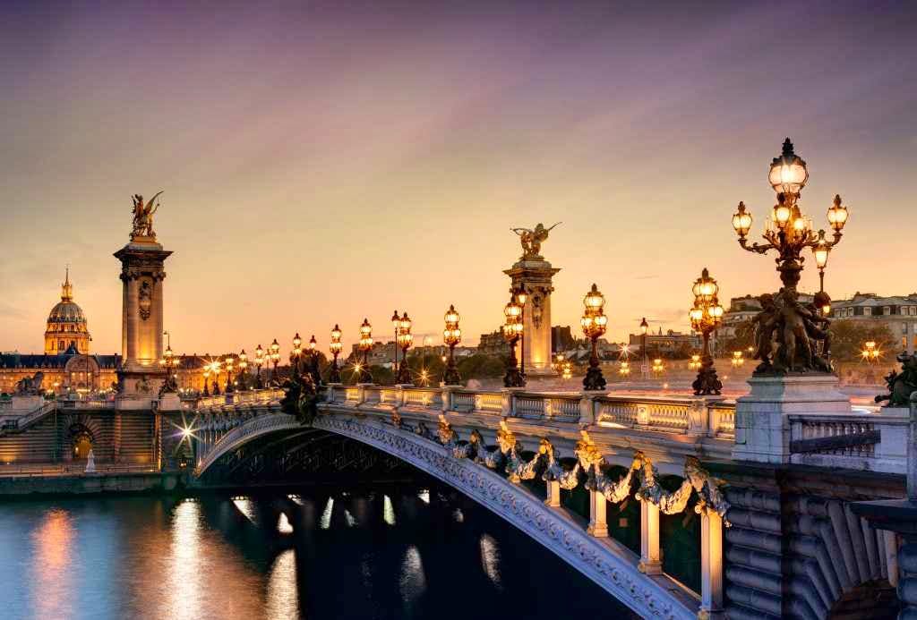 Puente Alejandro III atardecer en París