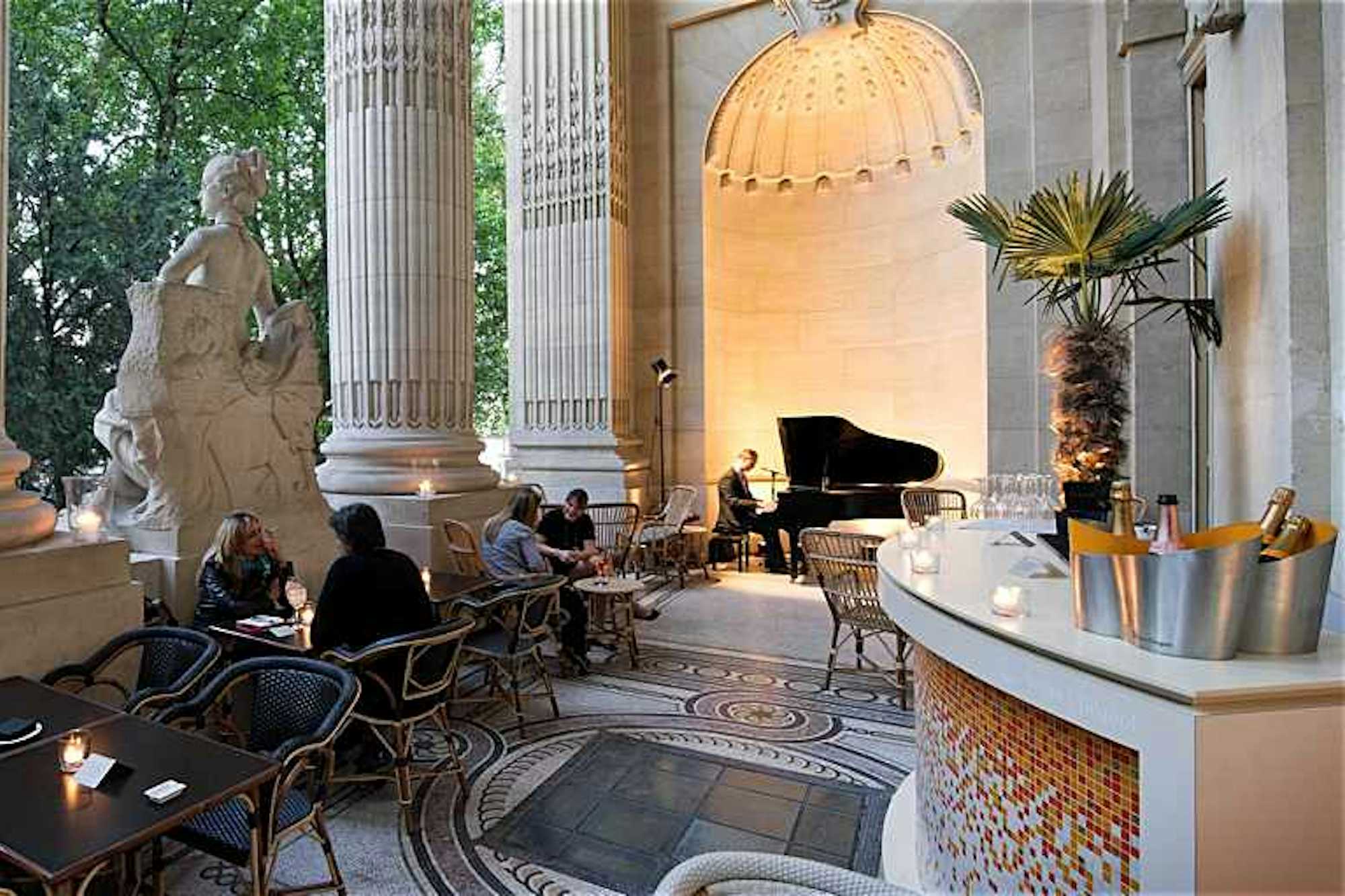cenar tarde en parís restaurante mini palais