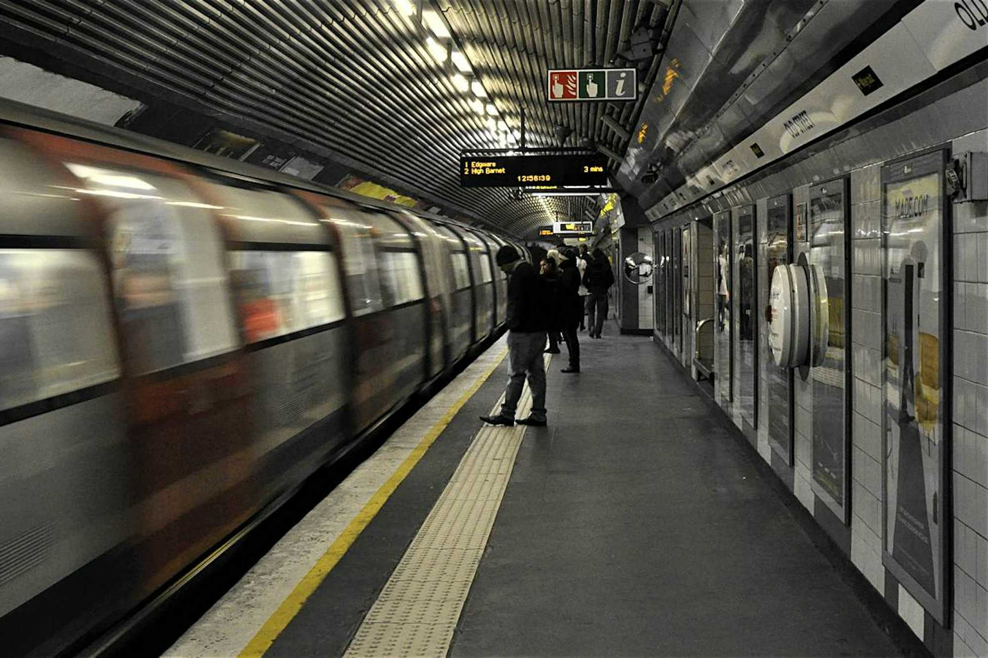 metro nocturno londres