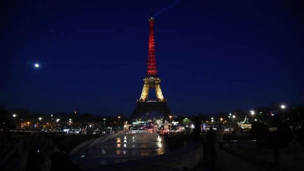 La Torre Eiffel se ilumina con la bandera belga 8 torre eiffel iluminada atentados bruselas