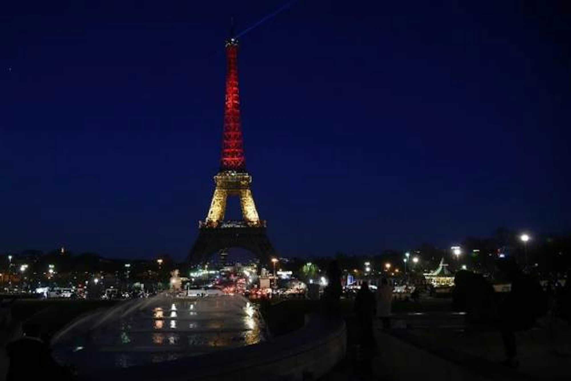 torre eiffel iluminada atentados bruselas