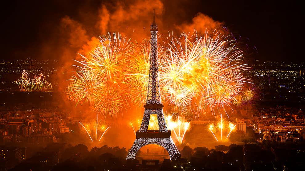 Fuegos artificiales 14 de julio en París desde Torre Montparnasse