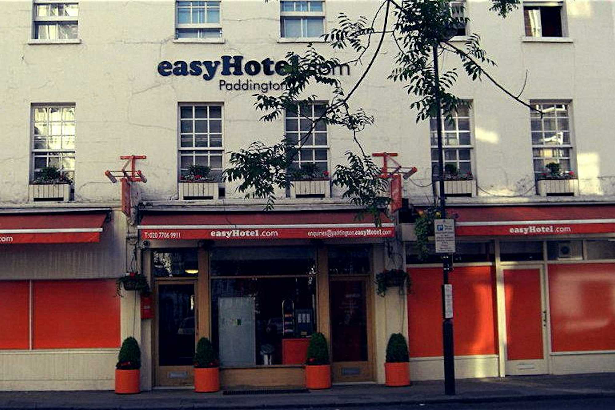 Entrada al easyHotel Paddington de Londres