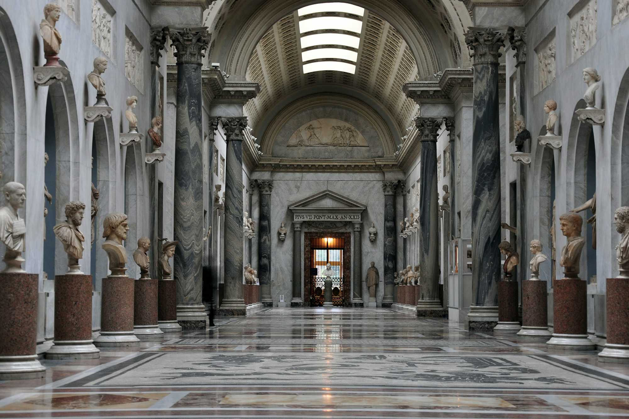 museos vaticanos galeria braccio nuovo