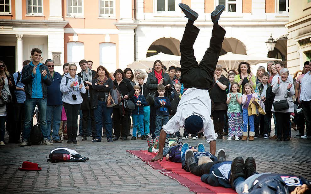 espectáculo callejero en covent garden