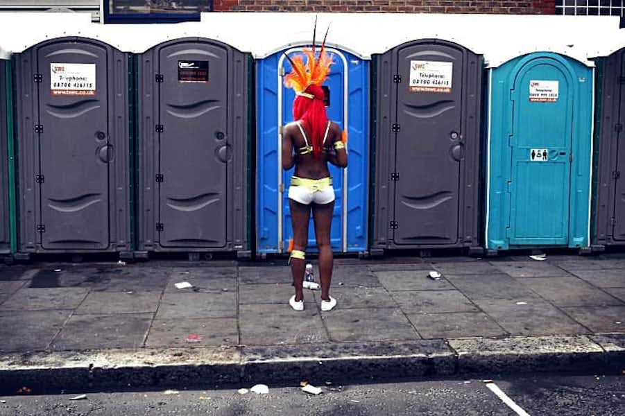 Aseos portátiles en el Carnaval Notting Hill de Londres
