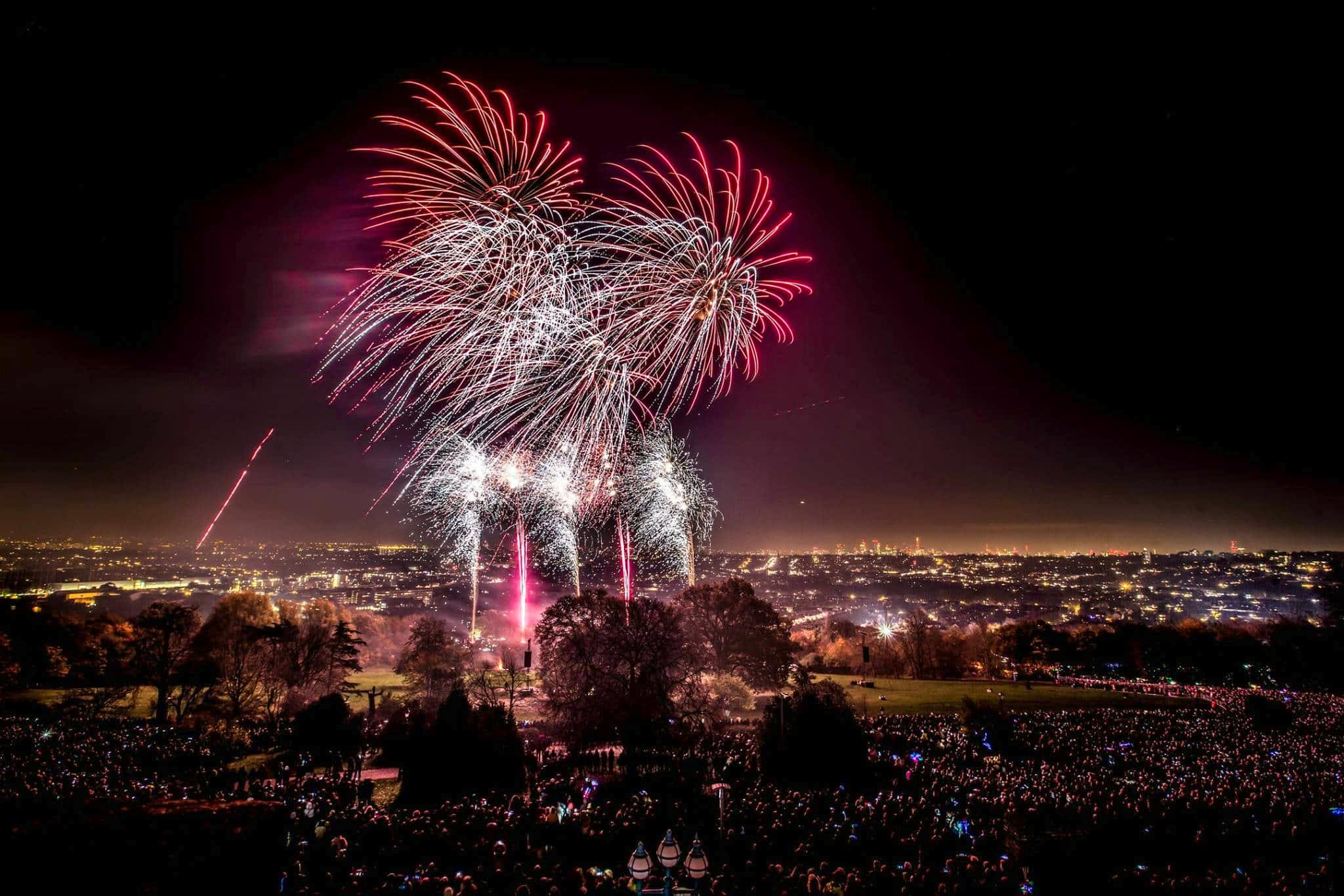 Noche de hogueras en Londres y fuegos de artificio en Alexandra Park
