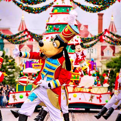 navidad disneyland paris desfile goofy