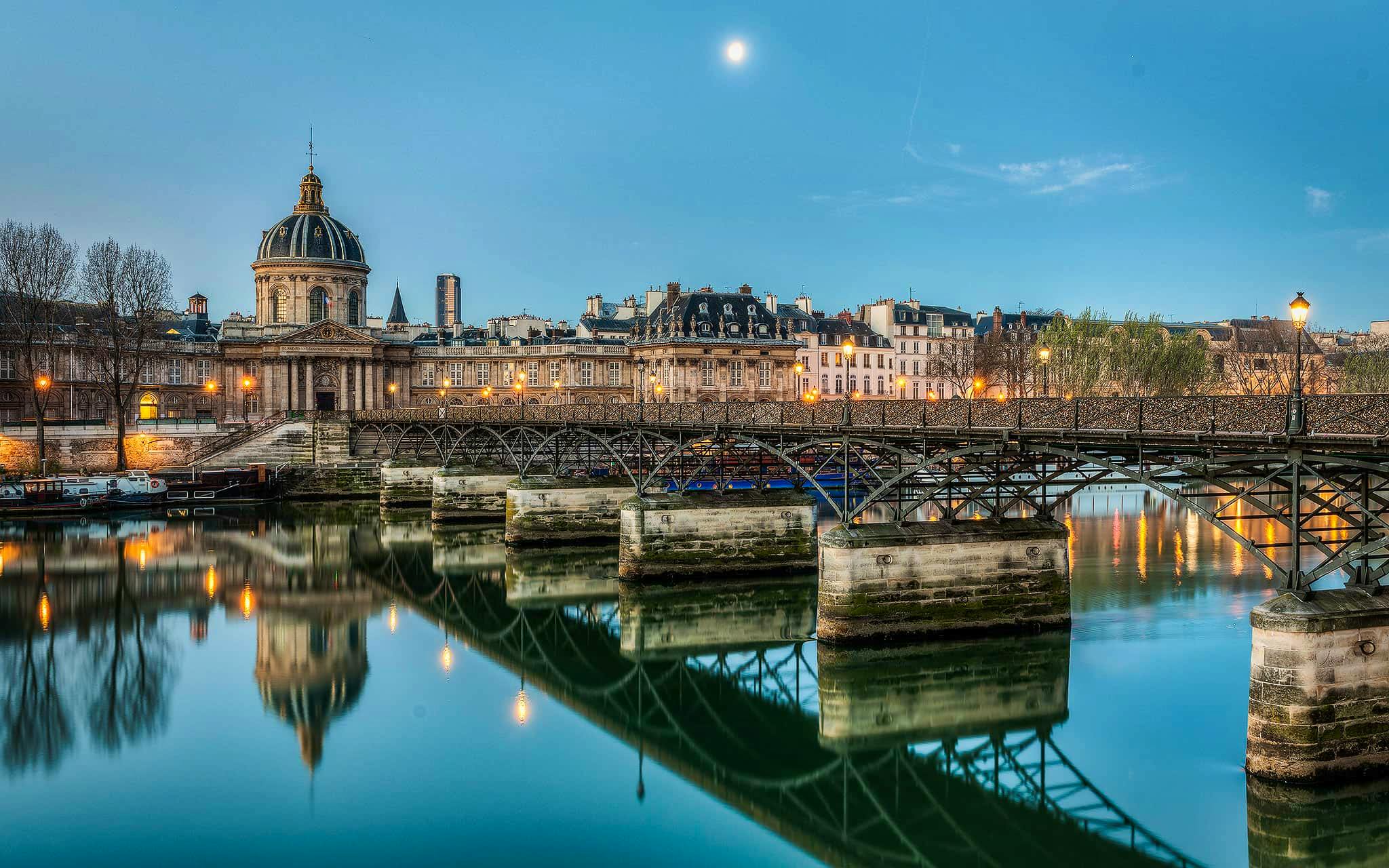 Puentes de Paris: puente de las Artes –candados del amor