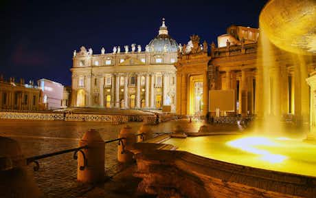 Así puedes visitar los Museos Vaticanos casi vacíos: apertura nocturna 4 cano Basilica San Pedro Roma de Noche