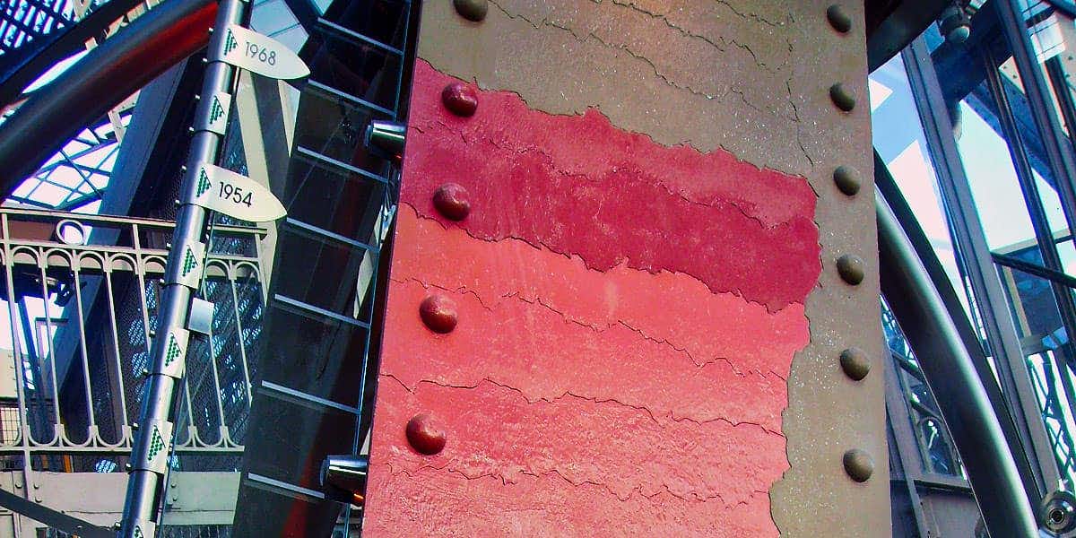 Los colores de la Torre Eiffel – Muestra de tonos de color con los que se ha pintando la torre desde que se construyó Siete colores: De qué color es la Torre Eiffel de París
