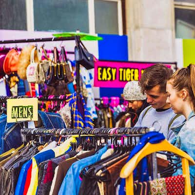 Mercado Flea de Londres Más cosas que hacer en Londres en abril: Comprar ropa vintage en mercadillos, London Flea Market