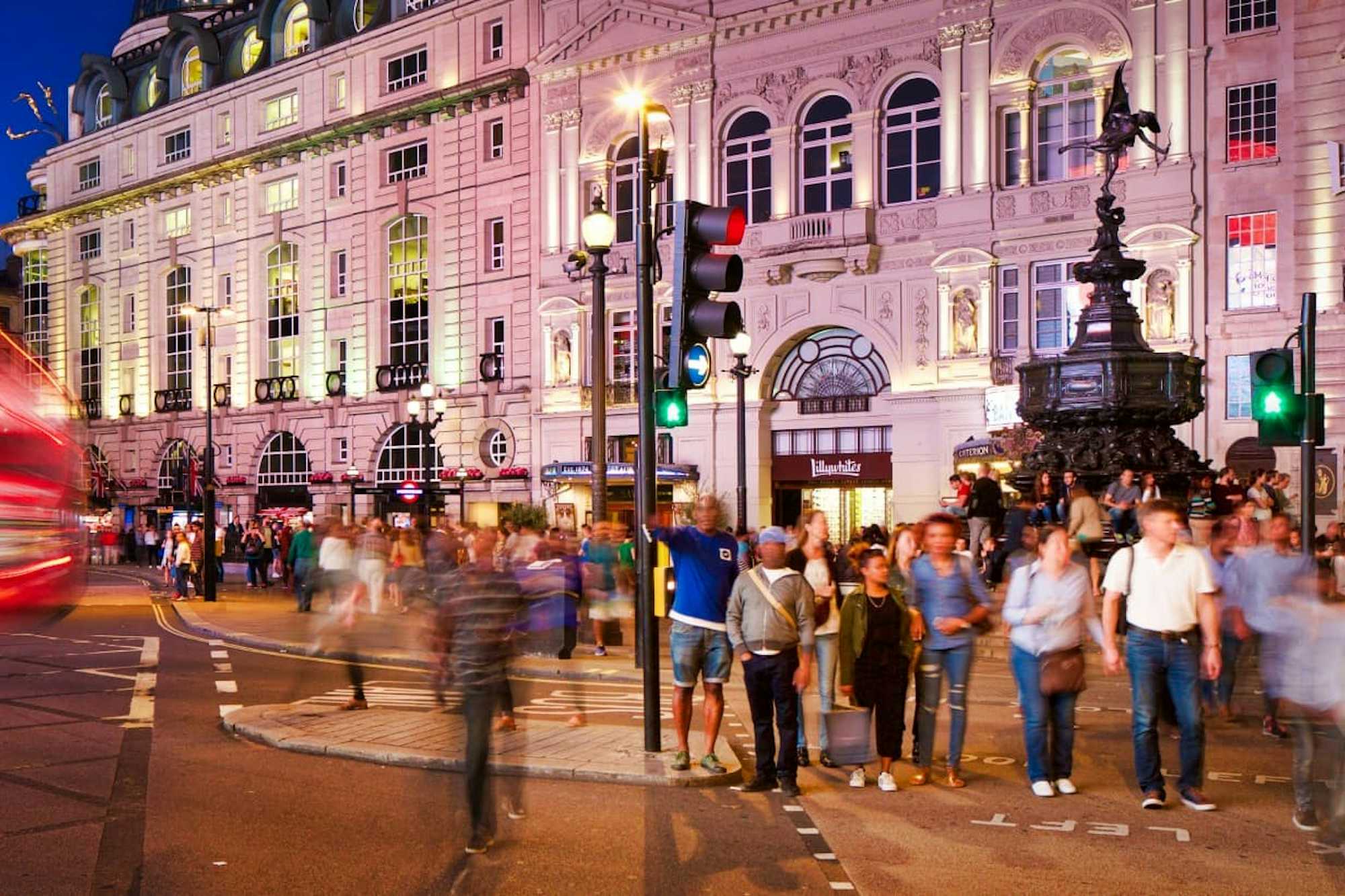 Noche en Piccadilly Circus Londres