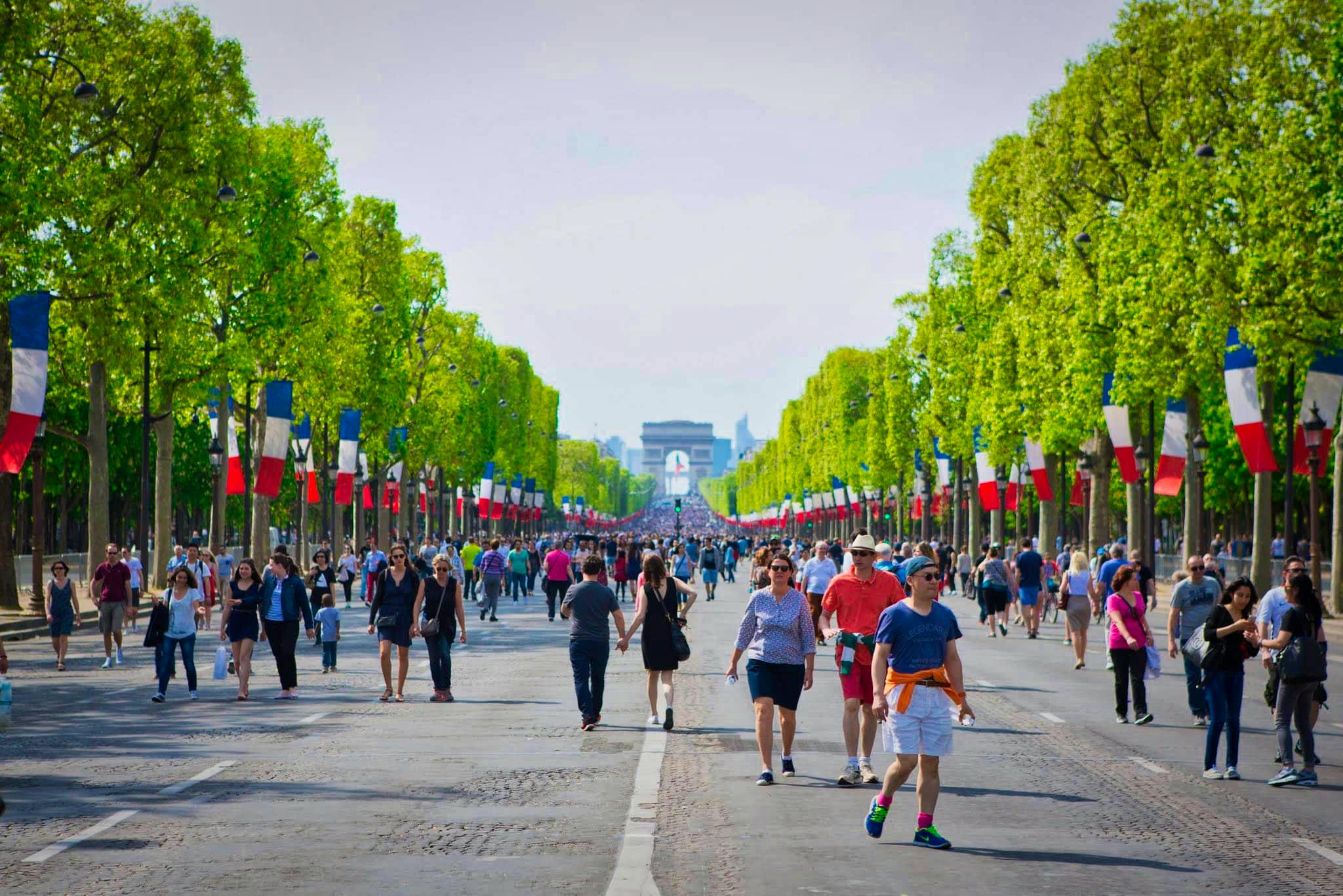 Paseando Campos Eliseos Sin Coches Paris
